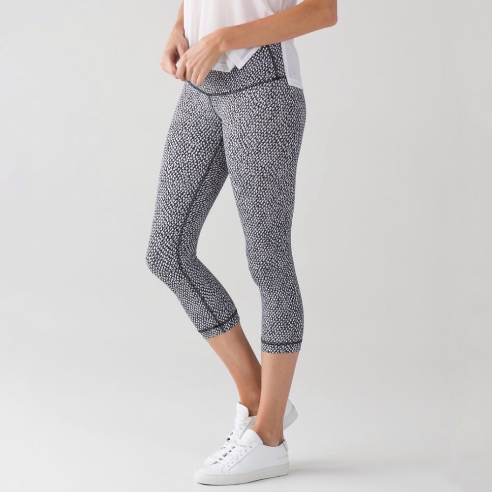 Lululemon black grey white scatter star arctic wunder under crop legging - Picture 6 of 10